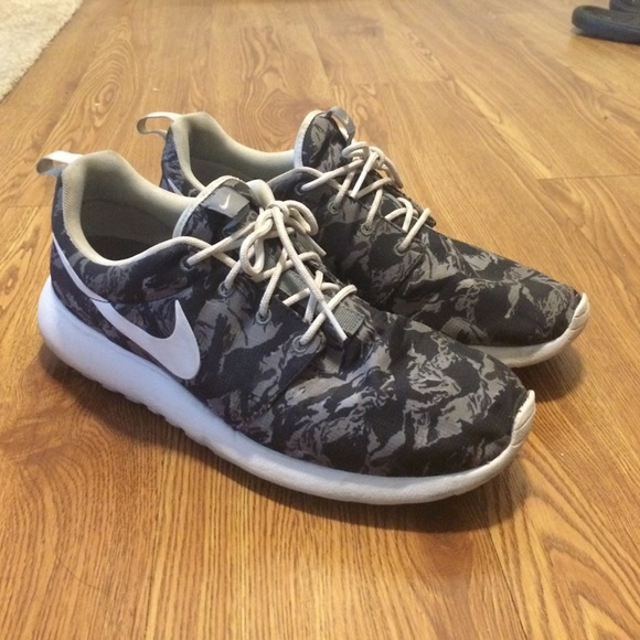 Nike roshe run casual print