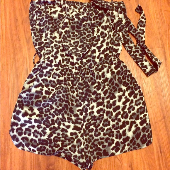 Black leopard print romper!