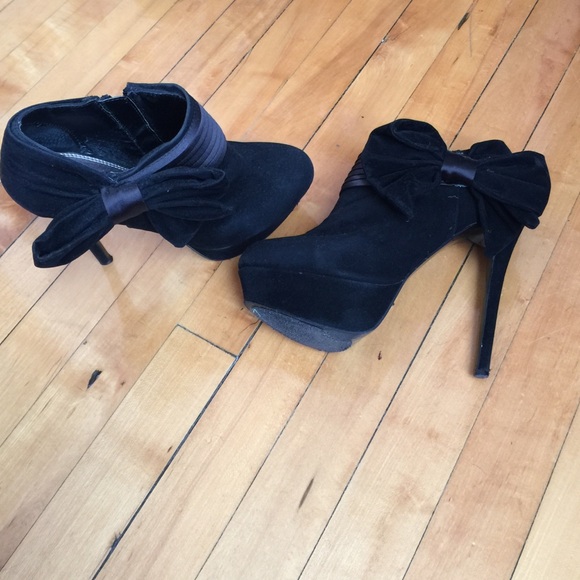 Dress booties