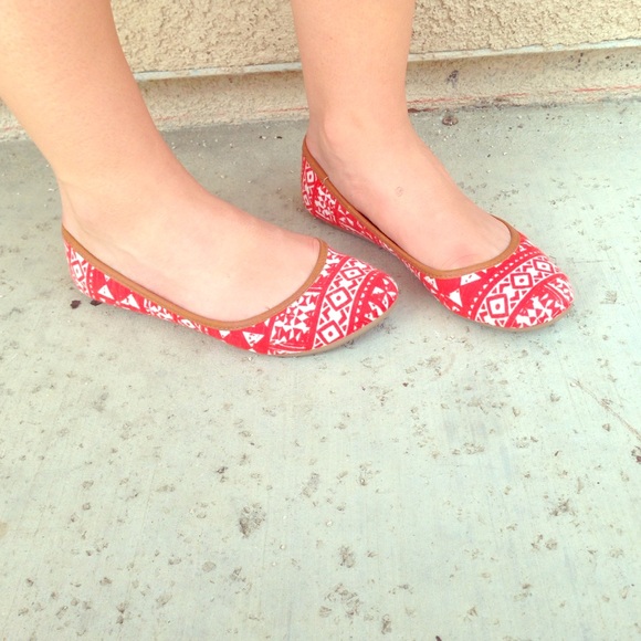 Tribal print flats