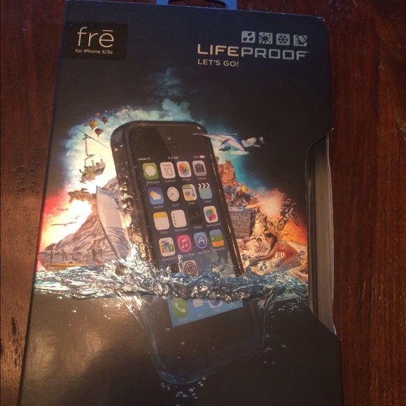5 or 5s iPhone LIFEPROOF fre case new in box black
