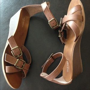 🌟🌟❤️❤️ HP Wedge sandals 👠👠🌟🌟