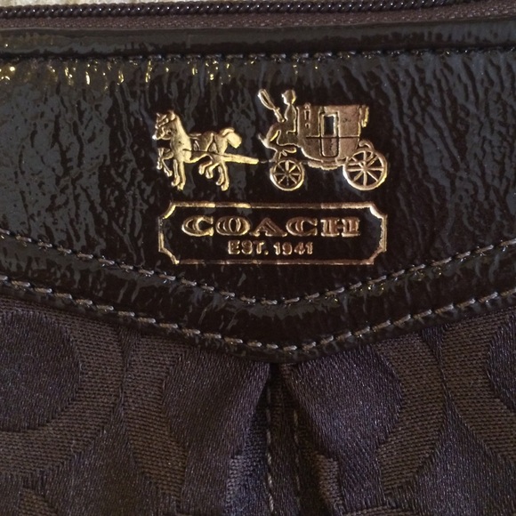 Brown coach wristlet - Picture 4 of 4