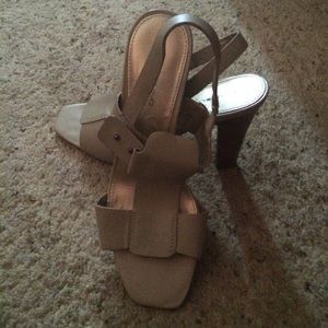 Sandals with heels