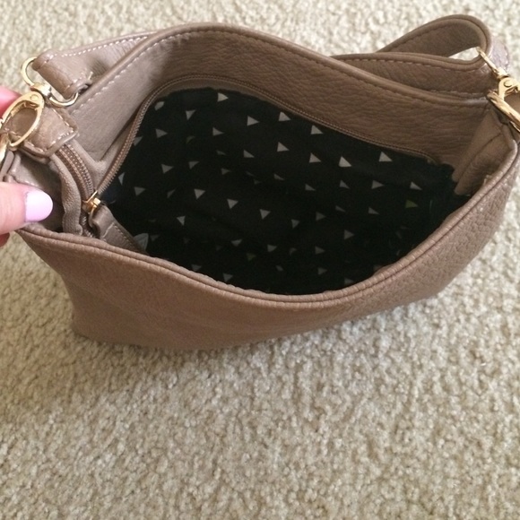 Tan cross body purse - Picture 3 of 3