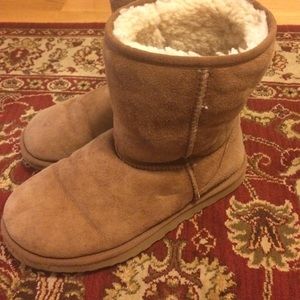 Chestnut short uggs