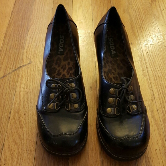 Gothic heel shoes