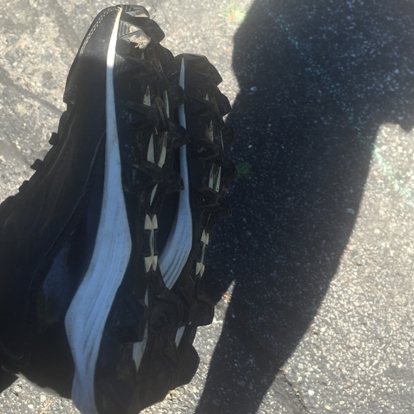 Under armour youth football cleats - Picture 3 of 4