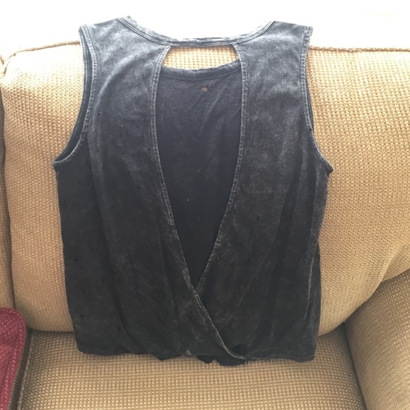 Destroyed top - Picture 3 of 3