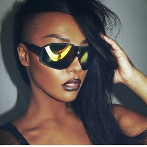 Meet your Posher, Yvette