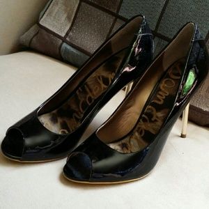 Sam Edelman black and gold open toe pumps