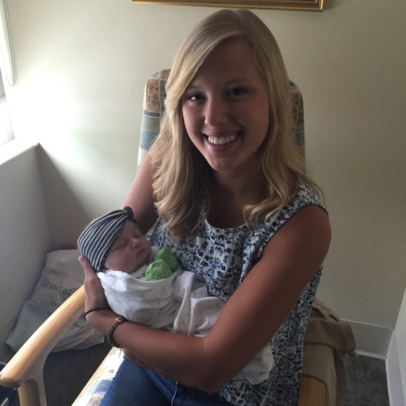 Meet your Posher, Avery - Picture 1 of 1