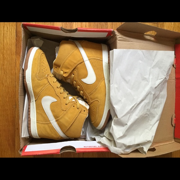 Women's Dunk Sky Hi