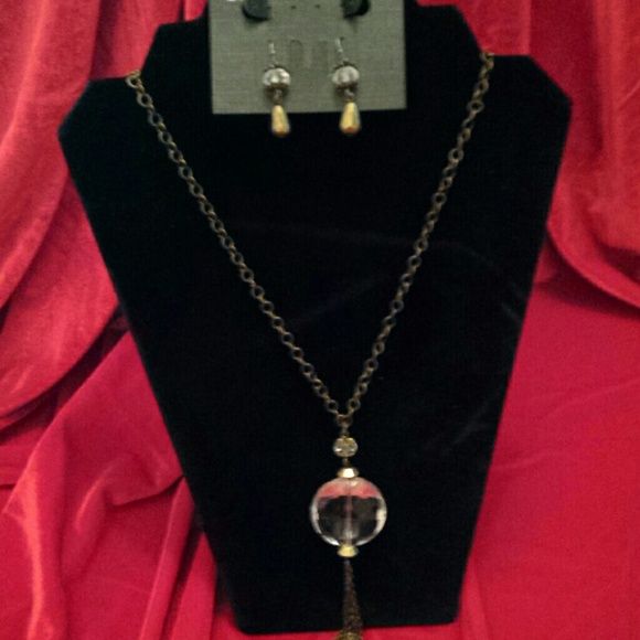 Necklace and matching earrings - Picture 1 of 1