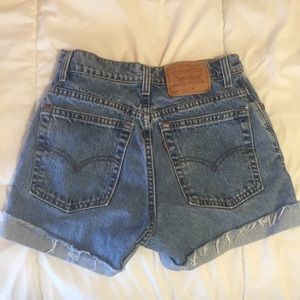 High waisted Levi shorts