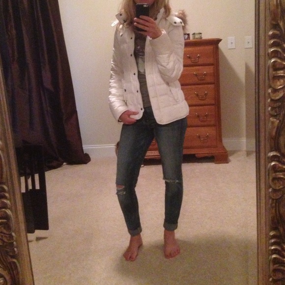 Abercrombie & Fitch Jackets & Blazers - Abercrombie puffy white winter coat