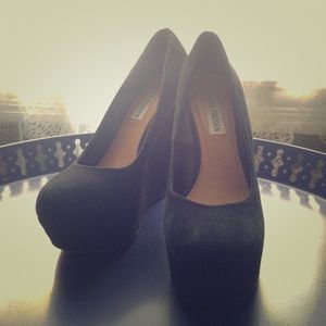 Steve Madden Suede wedge heels