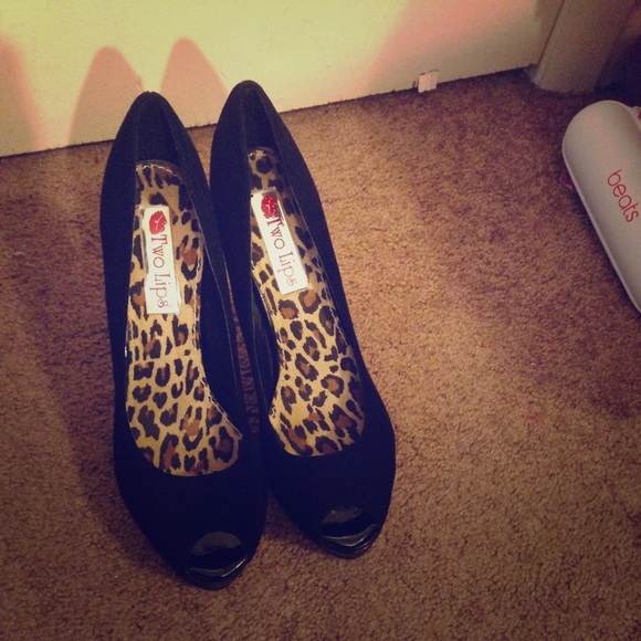 Two lips heels