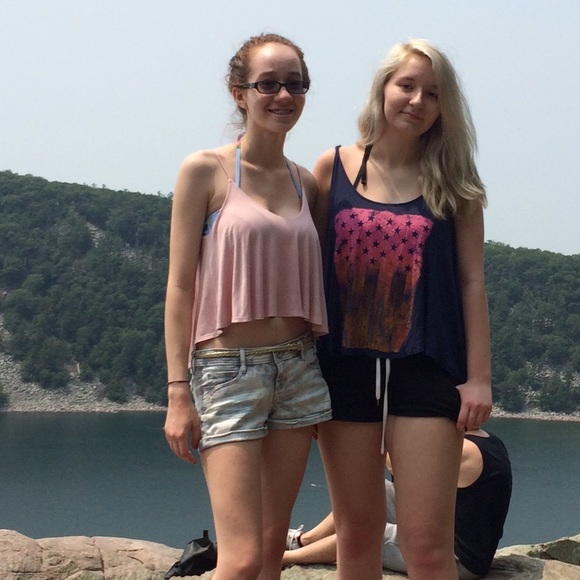 Meet Your Posher!! - Picture 2 of 4