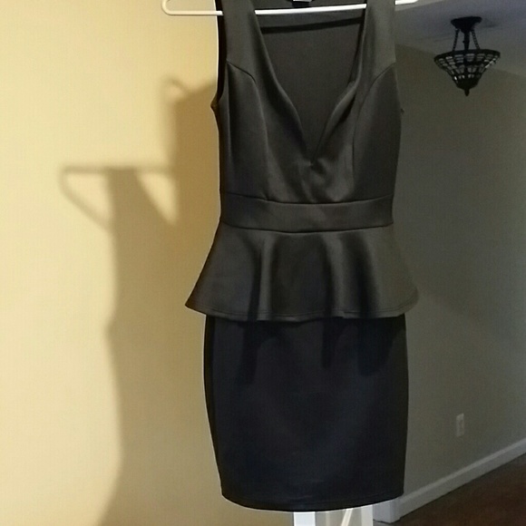 Black dress. - Picture 2 of 2