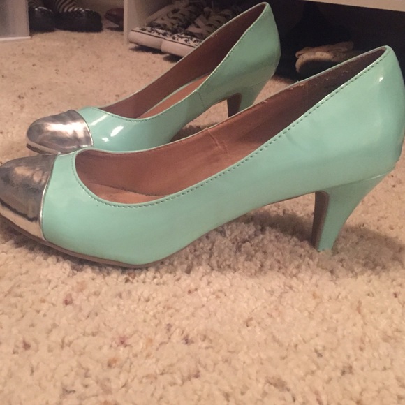 Mix no. 6 mint metallic tip toe heals size 10 - Picture 2 of 2
