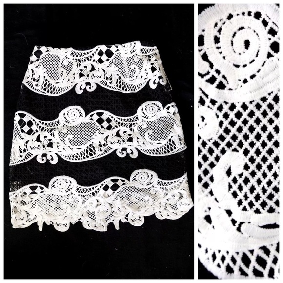 ‼️LAST CALL PRICE FIRM Black Off White Lace Skirt - Picture 2 of 4