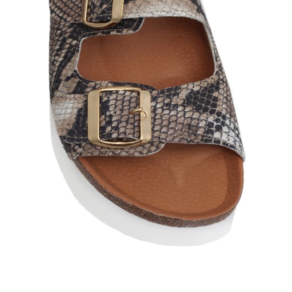 Sandals - Picture 1 of 4