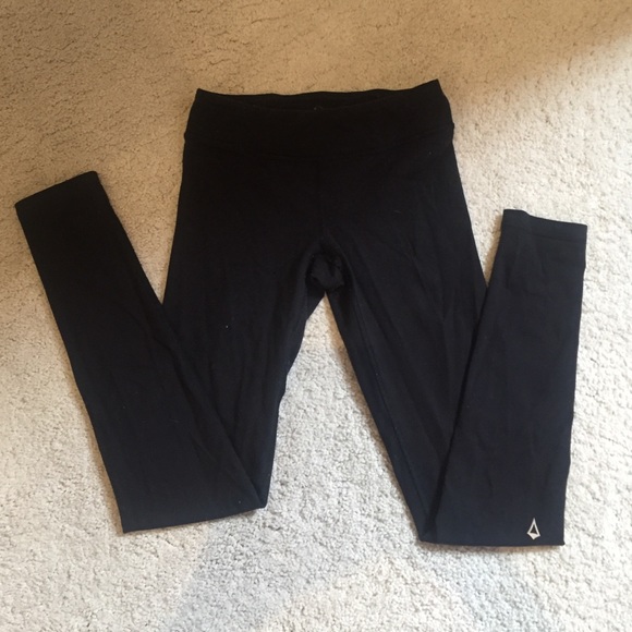 black athletic leggings