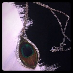 Super cute peacock feather necklace!
