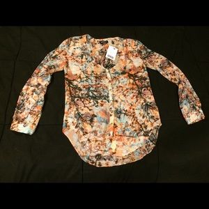 Bebe blouse with floral pattern