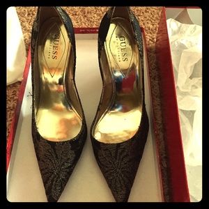Guess black and gold embroidered pumps