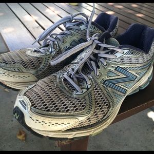 Women's NEW BALANCE Running Shoes 💙. Size 8.5