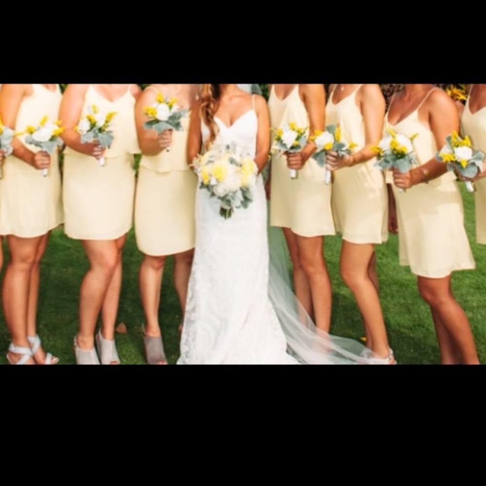 Pale/ light yellow dress