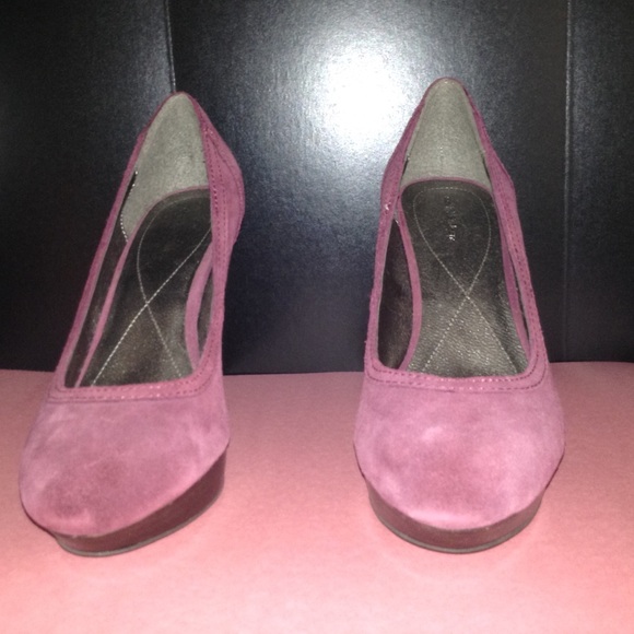 Suede pumps - Picture 3 of 3