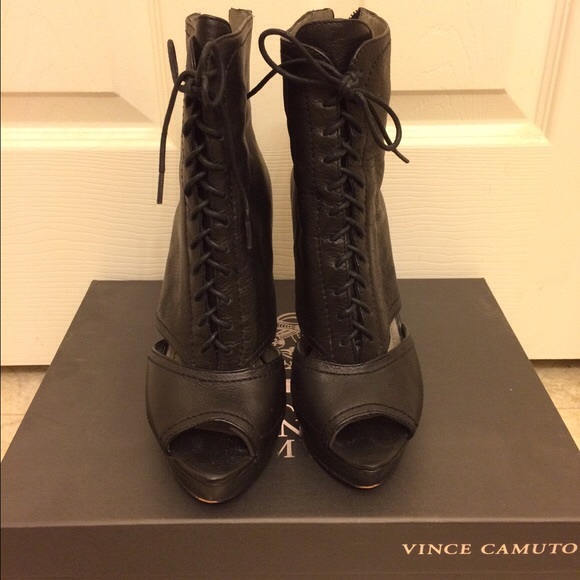 ❤️ Vince Camuto Lannlo Booties ❤️