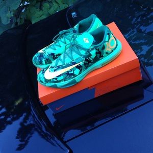 Men's KD VI. Size 14.