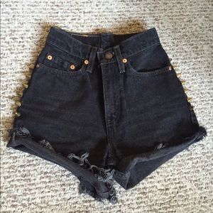 High Waisted Levi's Shorts - Black
