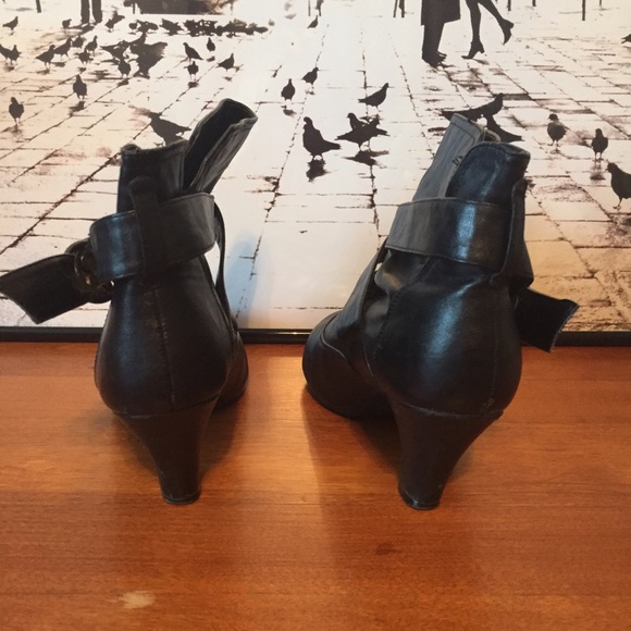 Black ankle booties - Picture 2 of 4