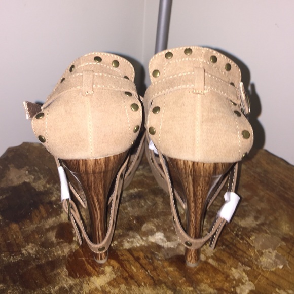 Shoes - Picture 2 of 4