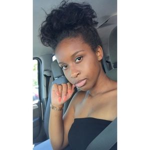 Meet your Posher, Amira