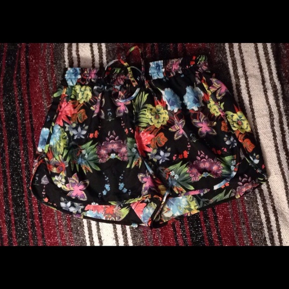 ❌❌ SOLD ❌❌ comfy flowy floral shorts