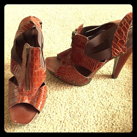 Jessica Simpson heels