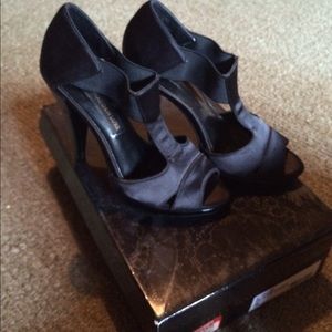 Steve Madden Luxe size 5 satin black heel