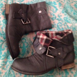 Charming Charlie Black ankle boots size 9