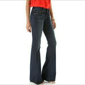 ??J Brand Lovestory Flare Jeans! ?? size 28