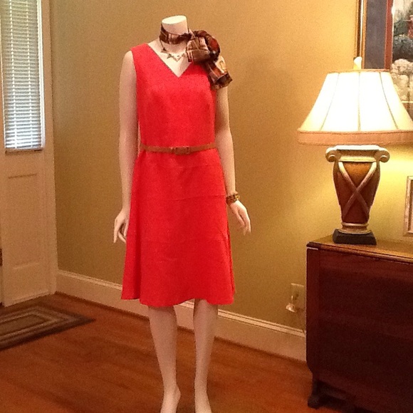 Black Label by Evan Picone dress with belt.👗