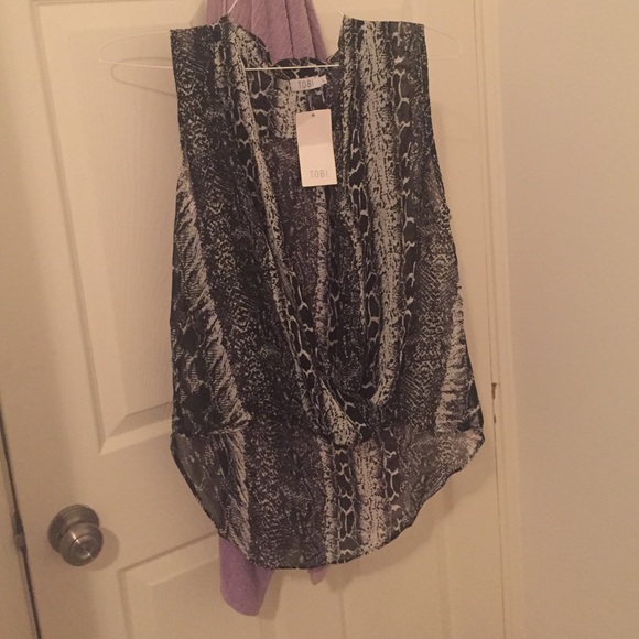 Tobi Tops - Wrapped around me top*NEVER WORN*
