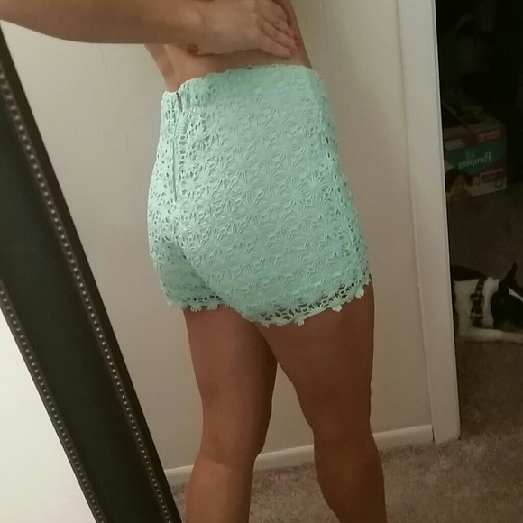 Traded Mint lace zip up shorts