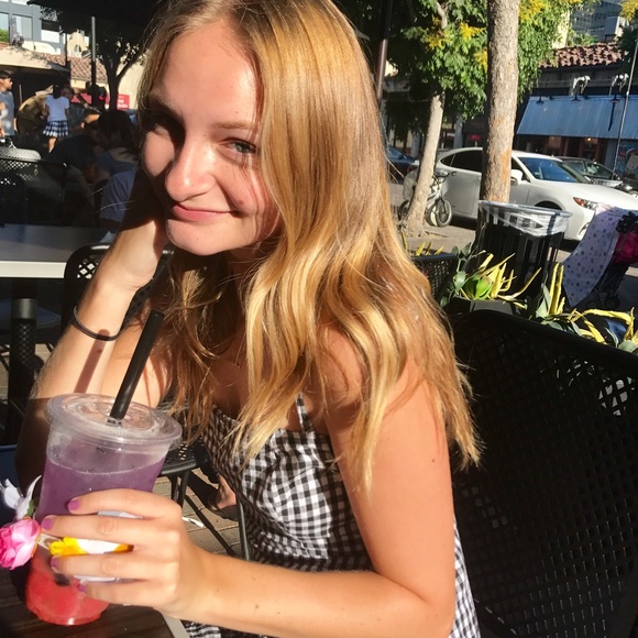 Meet your Posher, Chloe - Picture 5 of 8