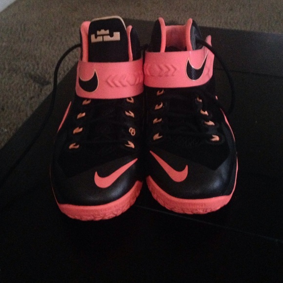 Shoes - Picture 1 of 4